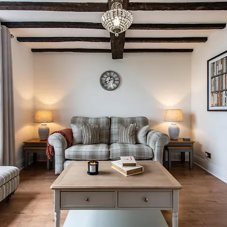 Chester Racecourse Views, Townhouse With Parking Exterior photo