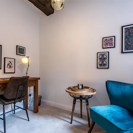 Chester Racecourse Views, Townhouse With Parking Exterior photo