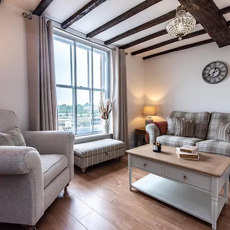 Chester Racecourse Views, Townhouse With Parking Exterior photo