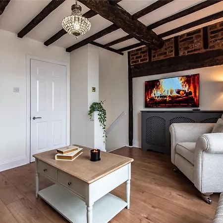 Chester Racecourse Views, Townhouse With Parking Exterior photo