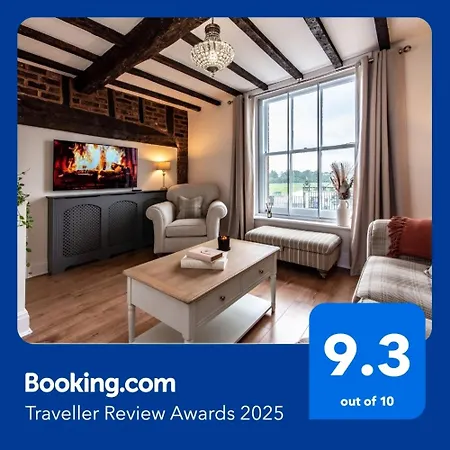 Chester Racecourse Views, Townhouse With Parking Exterior photo
