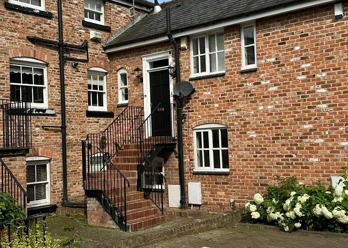 Chester Racecourse Views, Townhouse With Parking