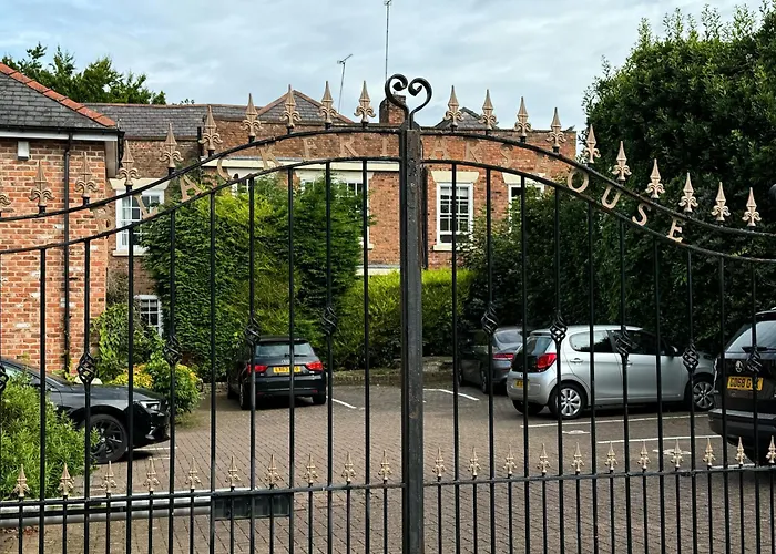 Chester Racecourse Views, Townhouse With Parking