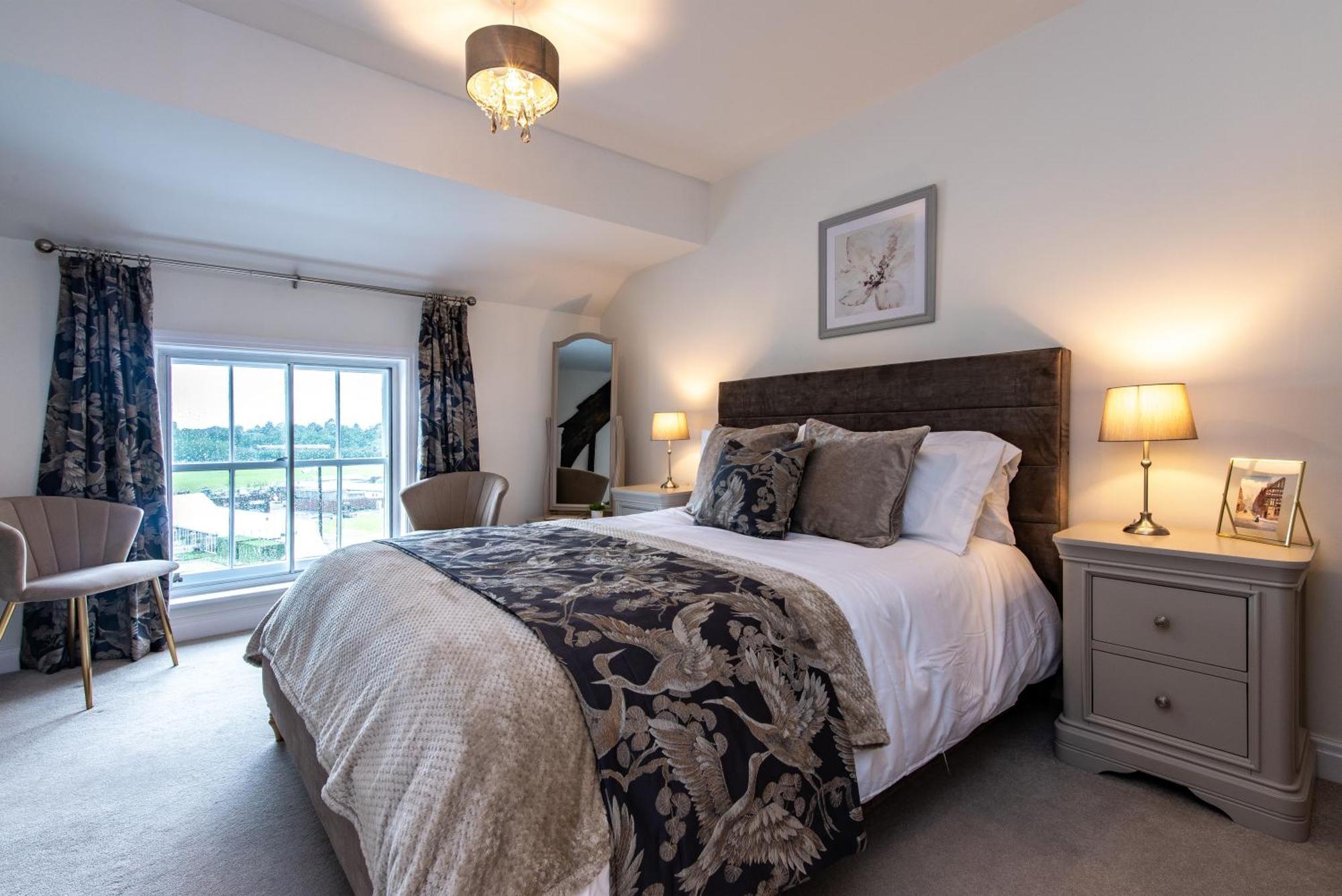 Racecourse Views, Townhouse With Parking