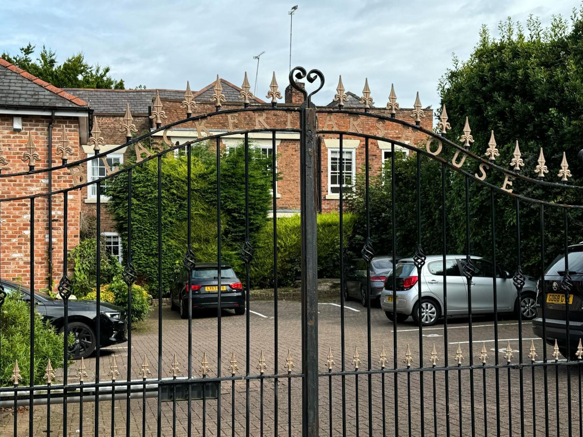 Holiday home Racecourse Views, Townhouse With Parking